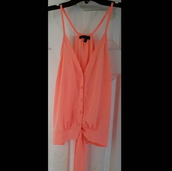 Adorable top - Picture 1 of 7